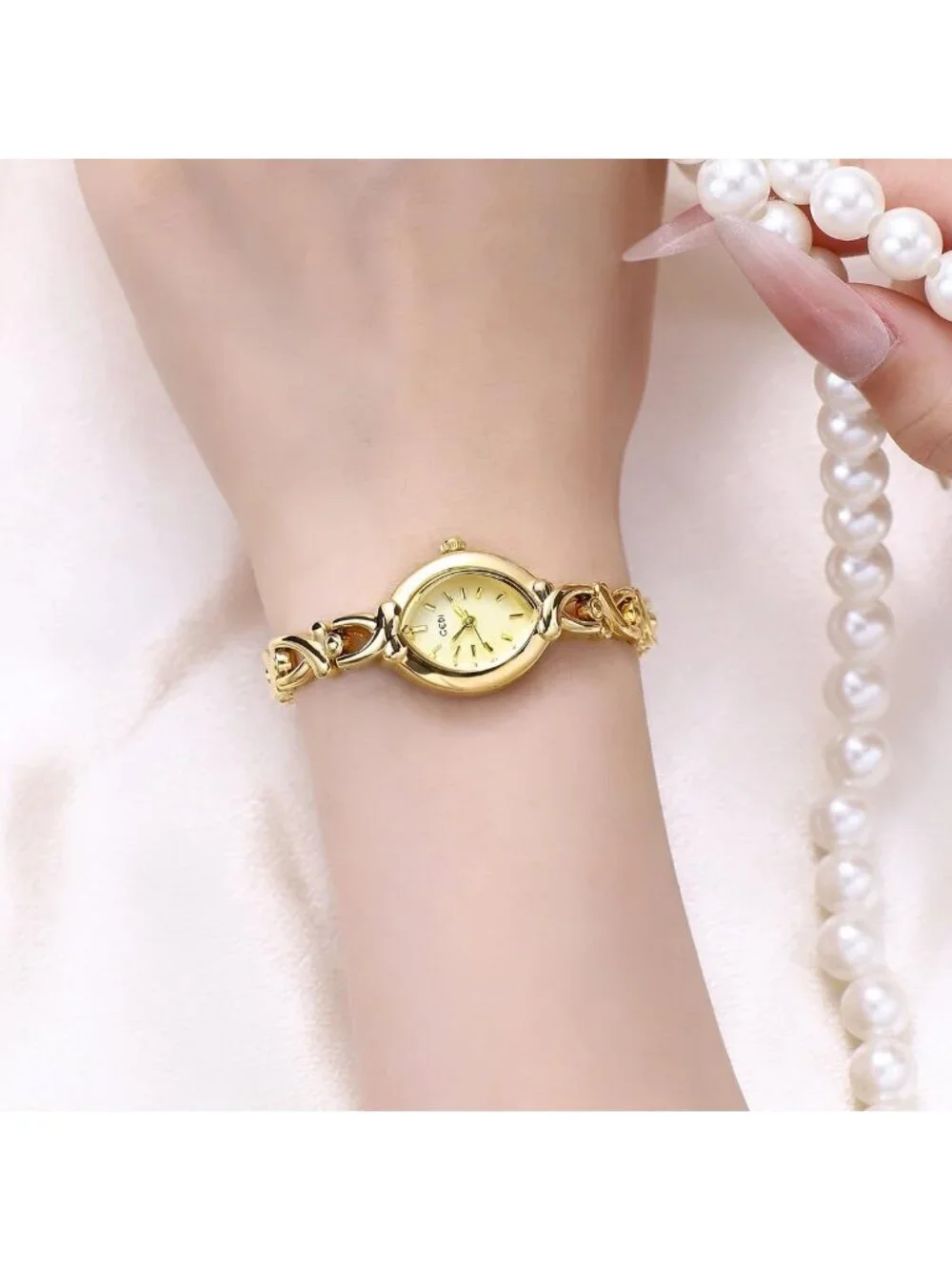 Womens Gold Analog Quartz Alloy Steel Oval Roman Numeral Number Bracelet Watch